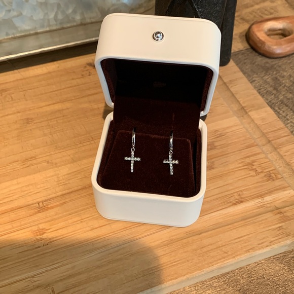 Dangle Moissanite cross earrings - Picture 1 of 7